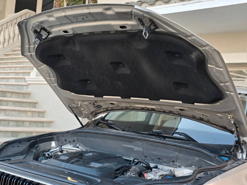 2016 Volvo XC90 T8 eAWD Momentum