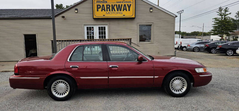 2001 Mercury Grand Marquis for sale at Parkway Motors in Springfield IL