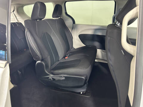 2021 Chrysler Voyager L