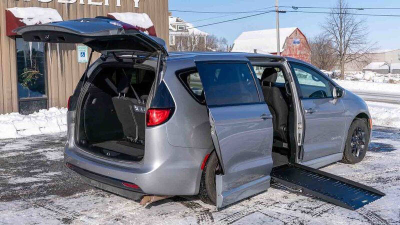 Used 2019 Chrysler Pacifica Touring Plus with VIN 2C4RC1FG2KR746015 for sale in Valders, WI