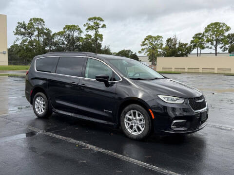 2022 Chrysler Pacifica Touring L