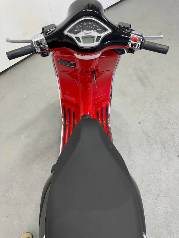 2023 Vespa Primavera 50 Mickey Mouse Edit