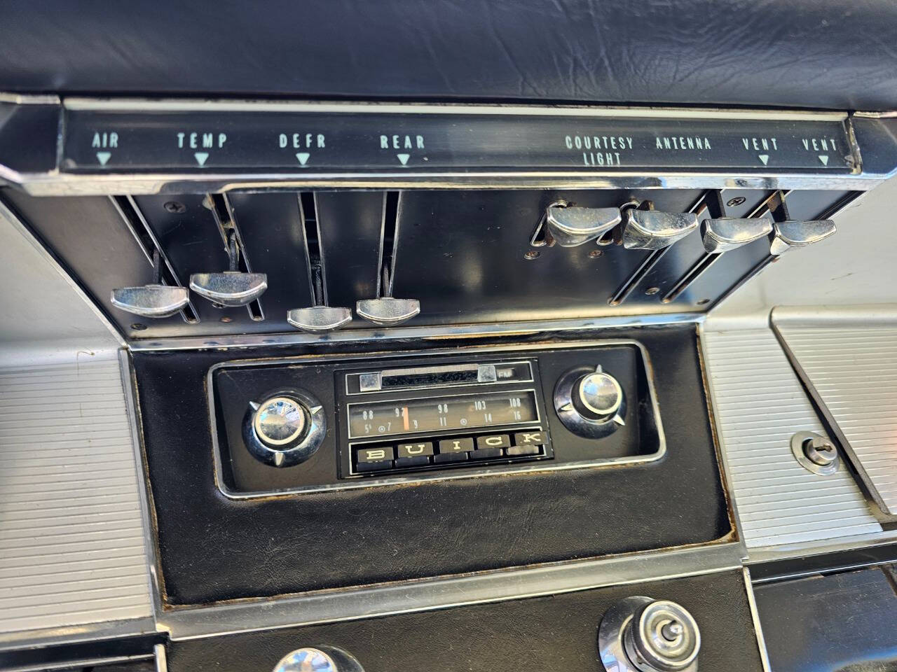 1963 Buick Riviera 188