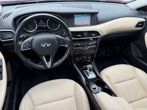 2017 Infiniti QX30 Premium