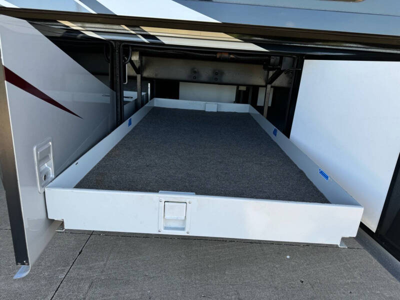 2012 Newmar Dutchstar 4354 ,  450hp, King Bed