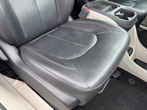 2017 Chrysler Pacifica Touring-L