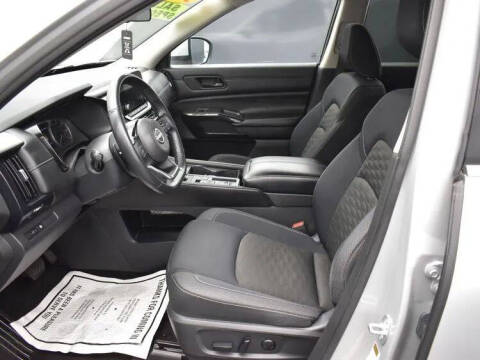 2023 Nissan Pathfinder SV