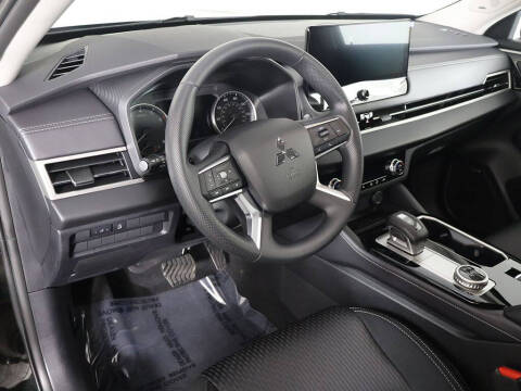2026 Mitsubishi Outlander ES