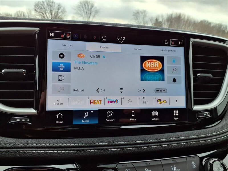 2026 Chrysler Pacifica Select