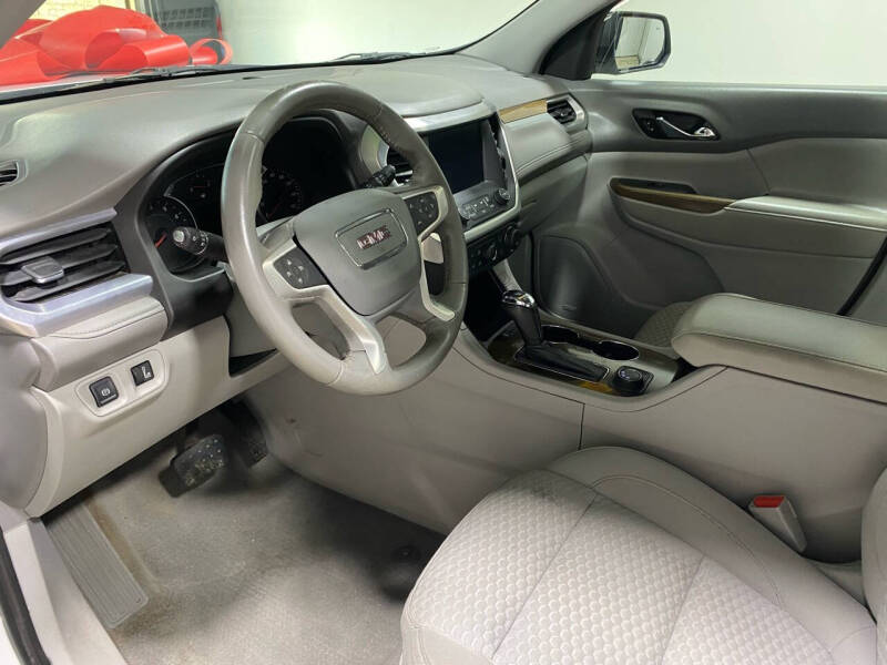 2017 GMC Acadia SLE-2