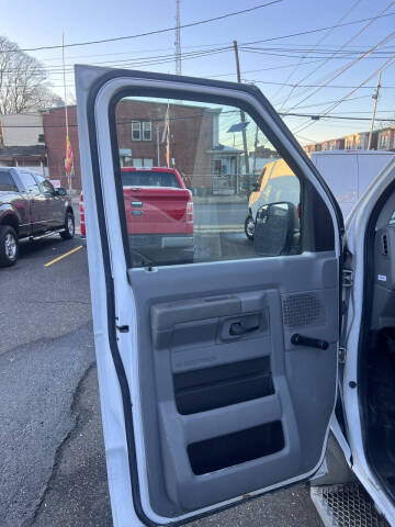 2011 Ford E-Series E-150 XLT