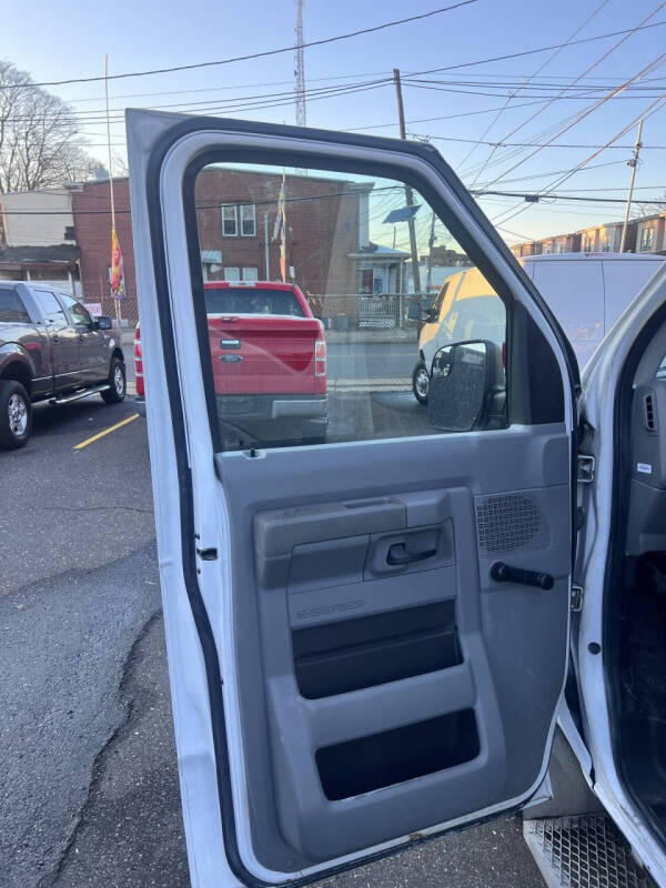 2011 Ford E-Series E-150 XLT