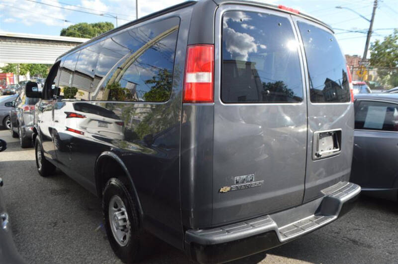 2017 Chevrolet Express Passenger