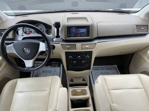 2010 Volkswagen Routan SE