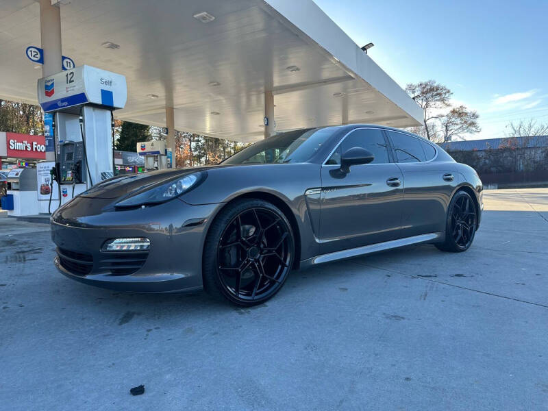 Porsche Panamera's photo