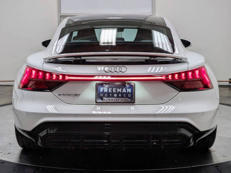 2022 Audi e-tron GT quattro Premium Plus