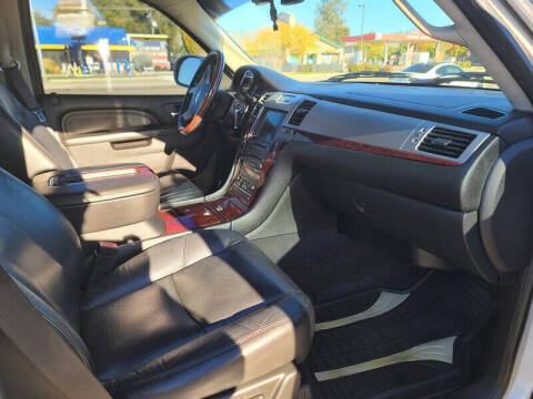 2010 Cadillac Escalade Luxury