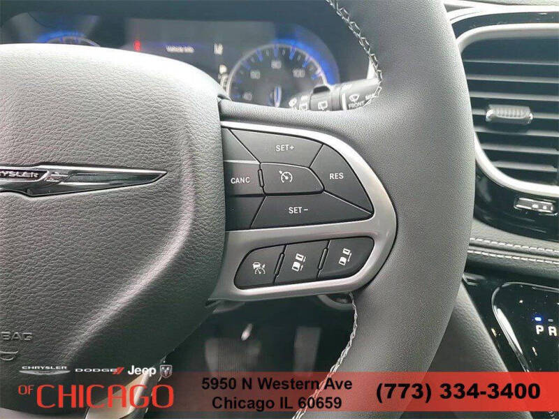 2025 Chrysler Pacifica Select