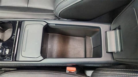 2024 Volvo XC40 B5 Plus Dark Theme