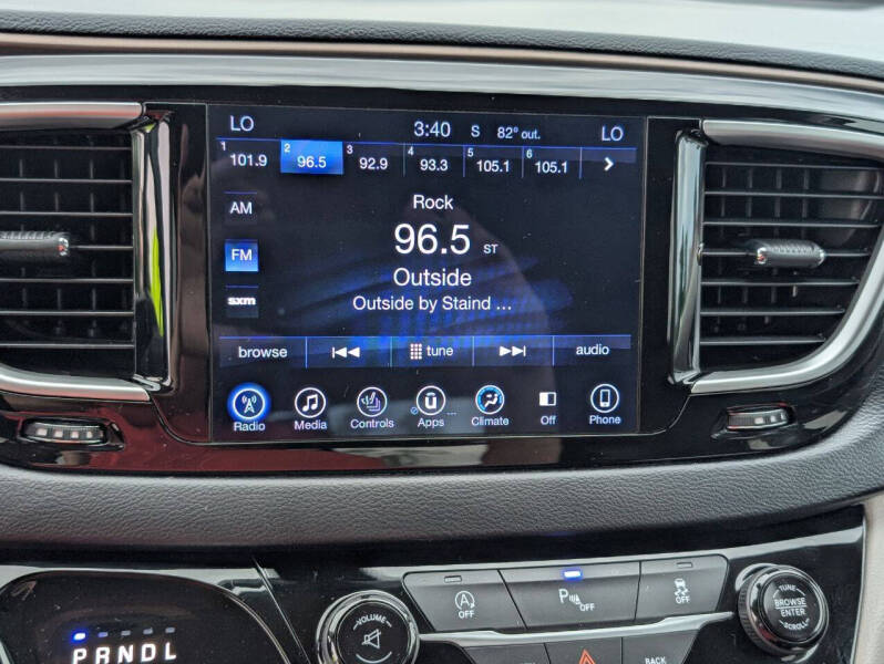 2017 Chrysler Pacifica Touring-L