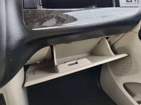 2011 Chrysler Town and Country Touring