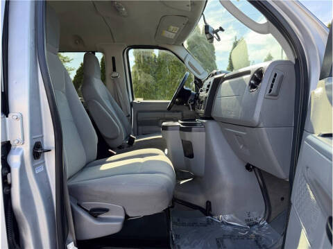 2013 Ford E-Series E-350 SD XLT