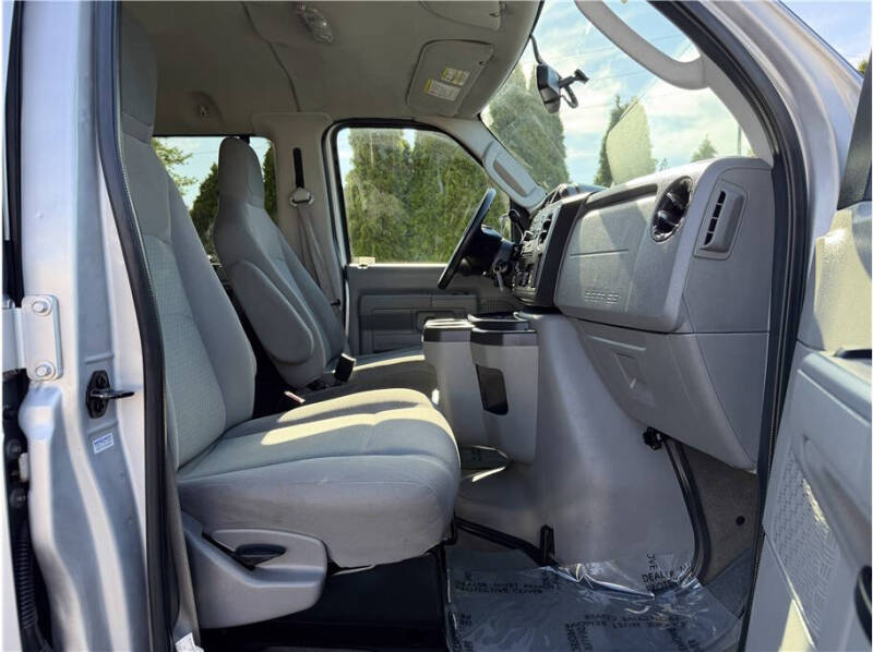 2013 Ford E-Series E-350 SD XLT