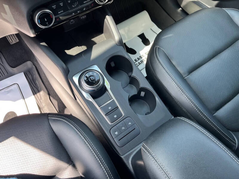 2022 Ford Escape Titanium