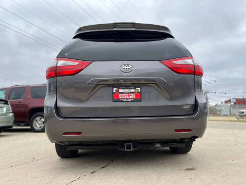 2019 Toyota Sienna XLE 8-Passenger