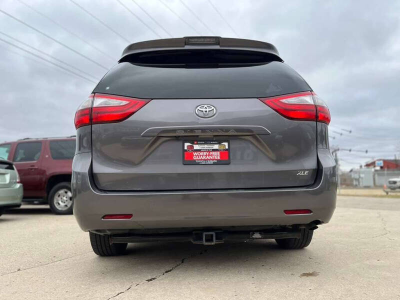 2019 Toyota Sienna XLE 8-Passenger