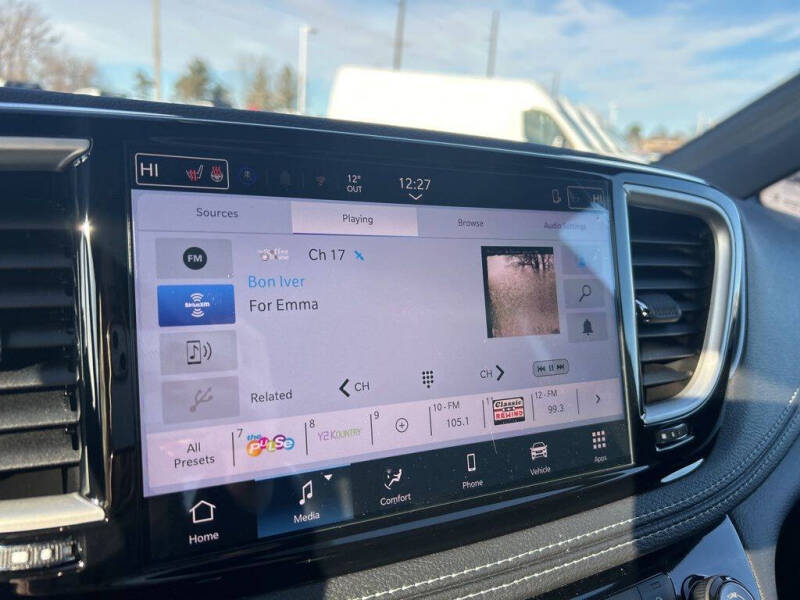 2026 Chrysler Pacifica Select