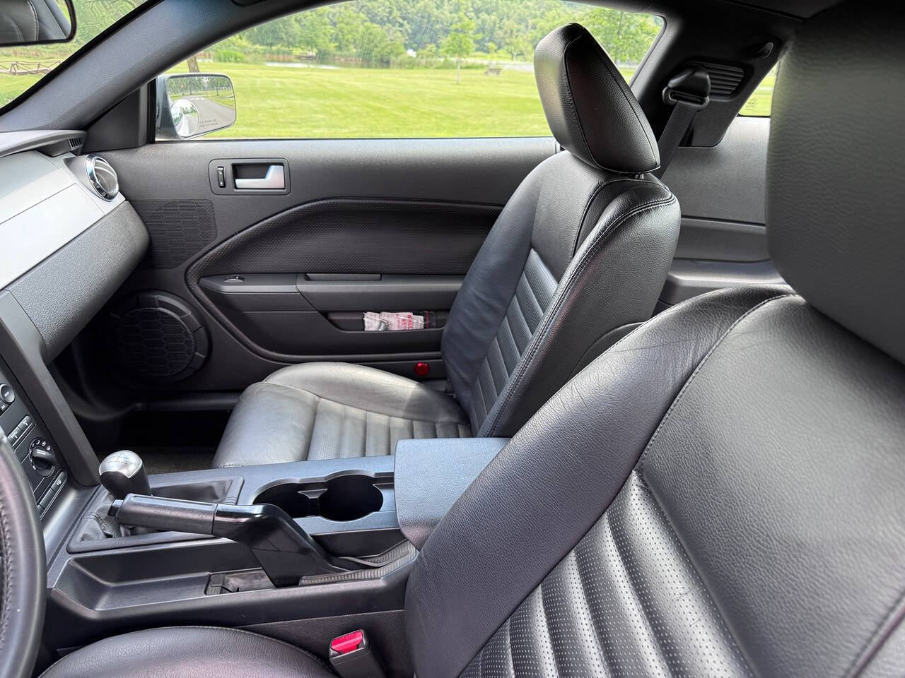 2005 Ford Mustang 5
