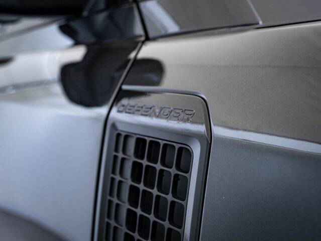 2024 Land Rover Defender 130 P400 Outbound