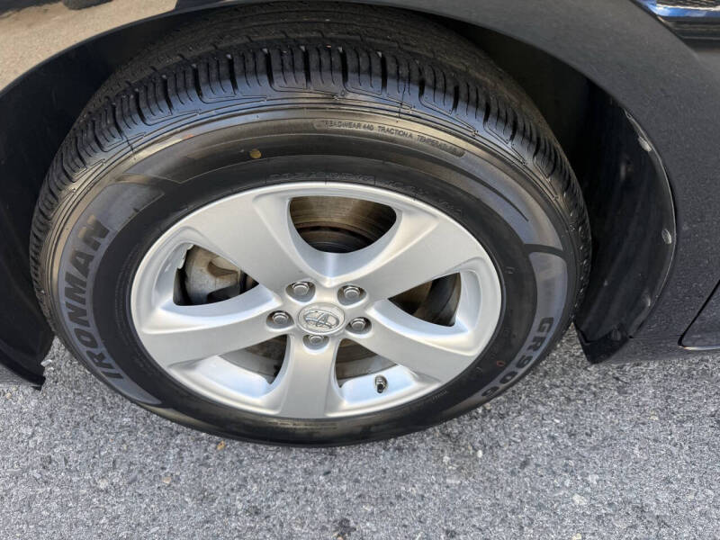 2011 Toyota Sienna LE 7-Passenger Auto Access Seat