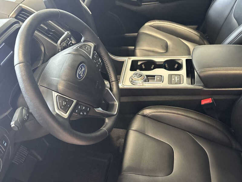 2022 Ford Edge Titanium