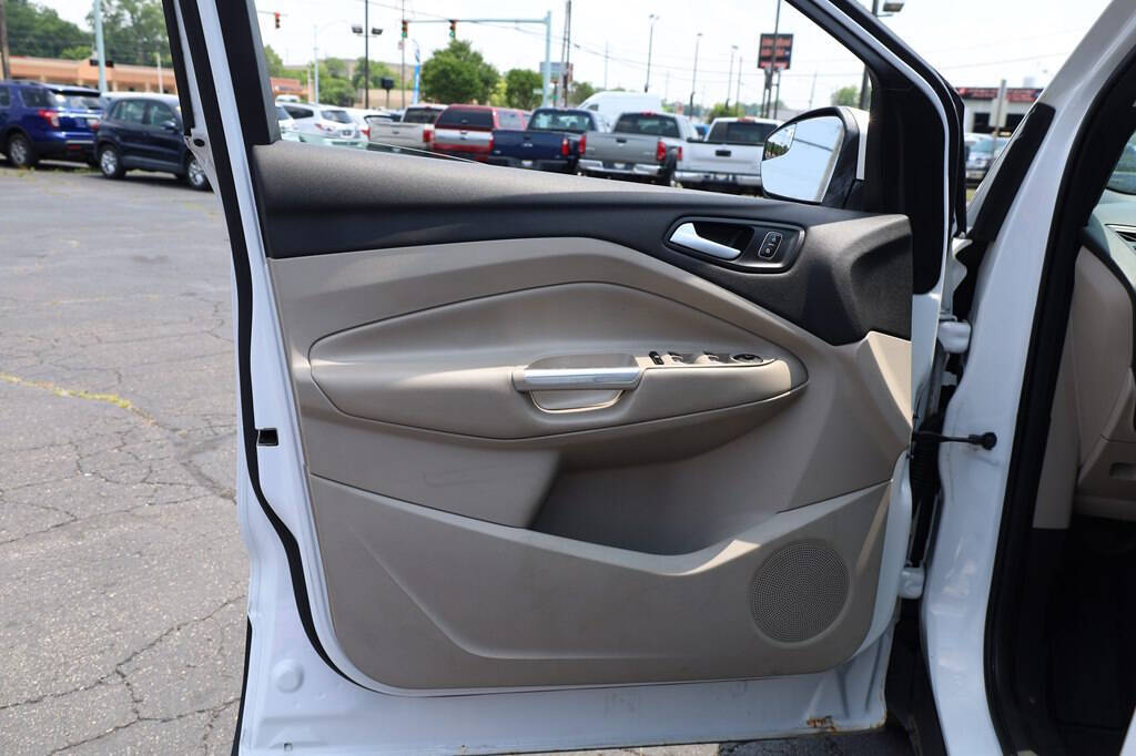 White 2018 Ford Escape SE AWD SE 4dr SUV 19