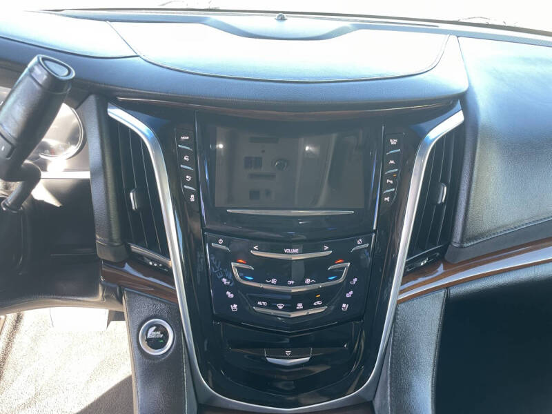 2018 Cadillac Escalade Luxury