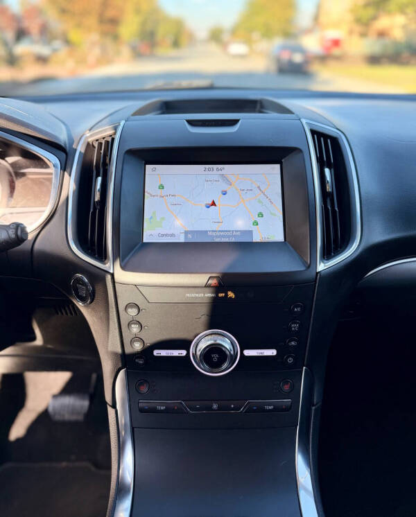 2020 Ford Edge Titanium