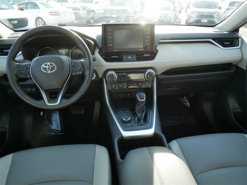 2022 Toyota RAV4 Hybrid XLE Premium