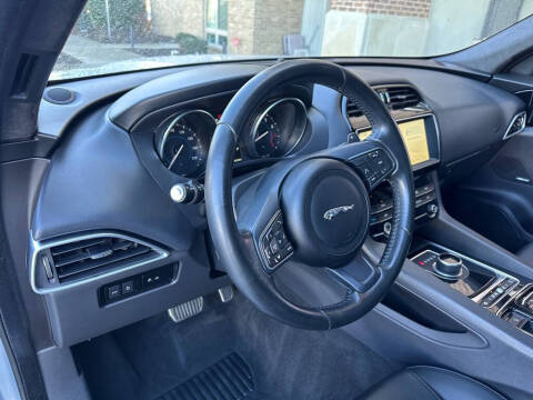 2019 Jaguar F-PACE 25t Premium