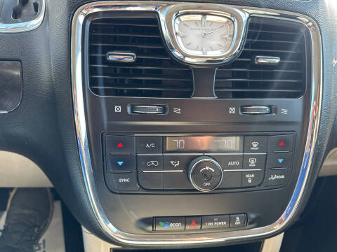 2015 Chrysler Town and Country Touring