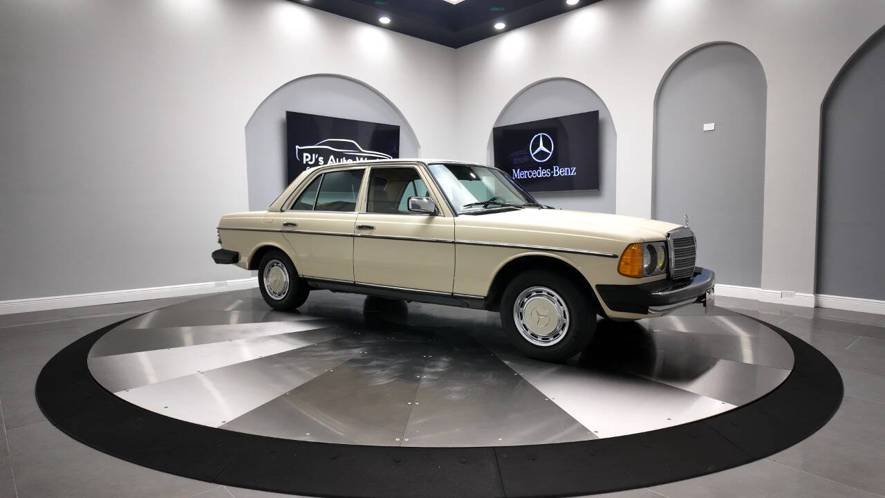 1983 Mercedes-Benz 240-Class 11