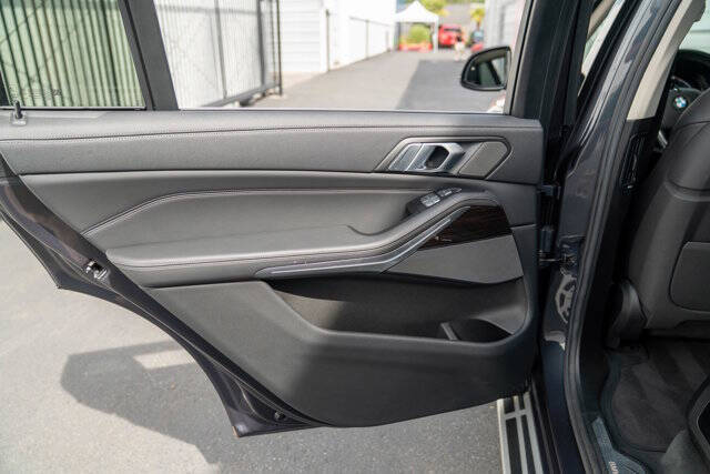 2019 BMW X7 28