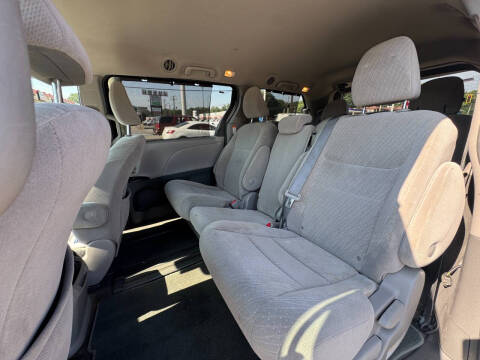 2018 Toyota Sienna LE 8-Passenger