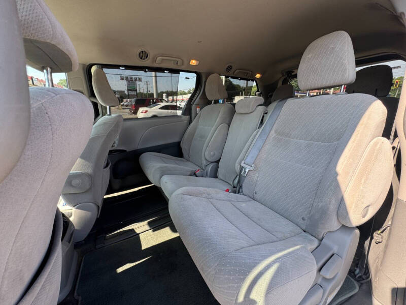 2018 Toyota Sienna LE 8-Passenger