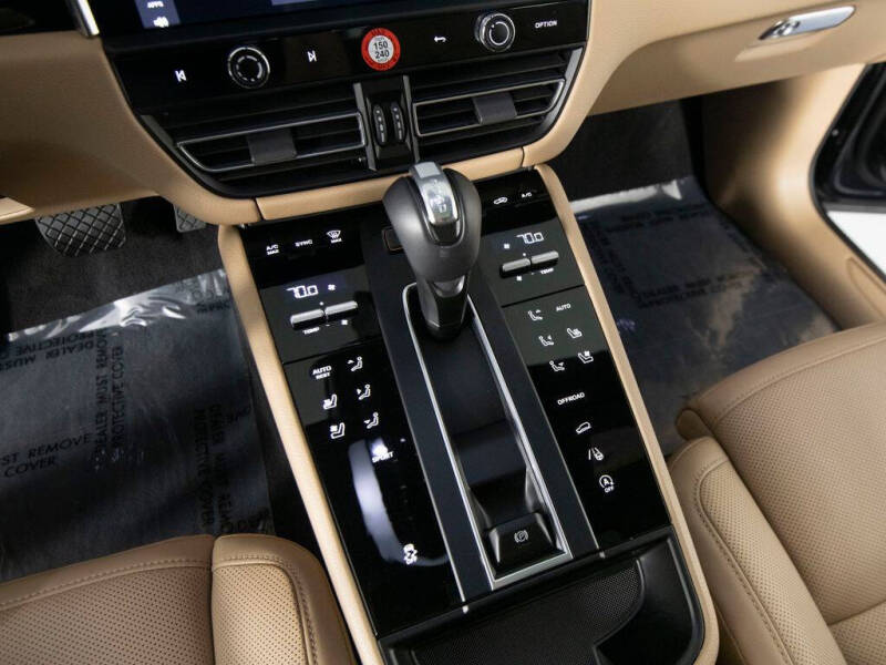 2025 Porsche Macan