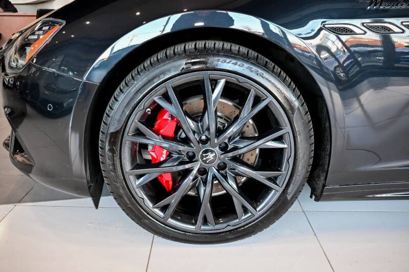 2022 Maserati Ghibli Modena Q4