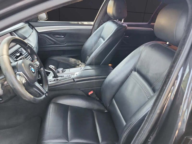 2015 BMW 5 Series 528i