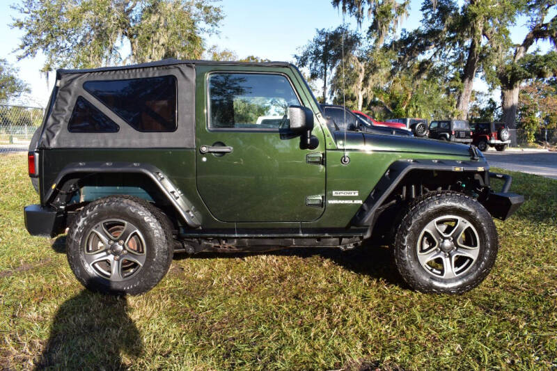 2011 Jeep Wrangler null photo 14