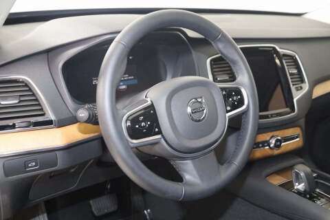 2025 Volvo XC90 B5 Plus Bright Theme